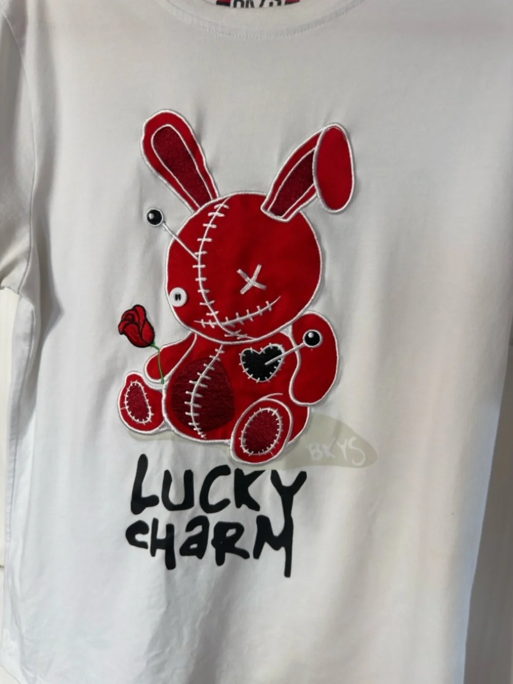 BKYS 'Lucky Charm' White Tee with Red‎ Bunny Graphic SZ S(TXA985)
